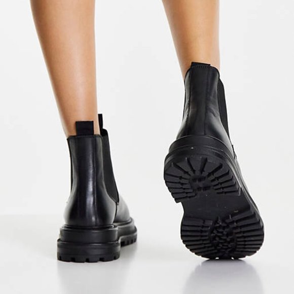 NWT ASOS DESIGN Chunky leather Chelsea boots in black (Size 8 fits like 8.5) - Picture 4 of 9